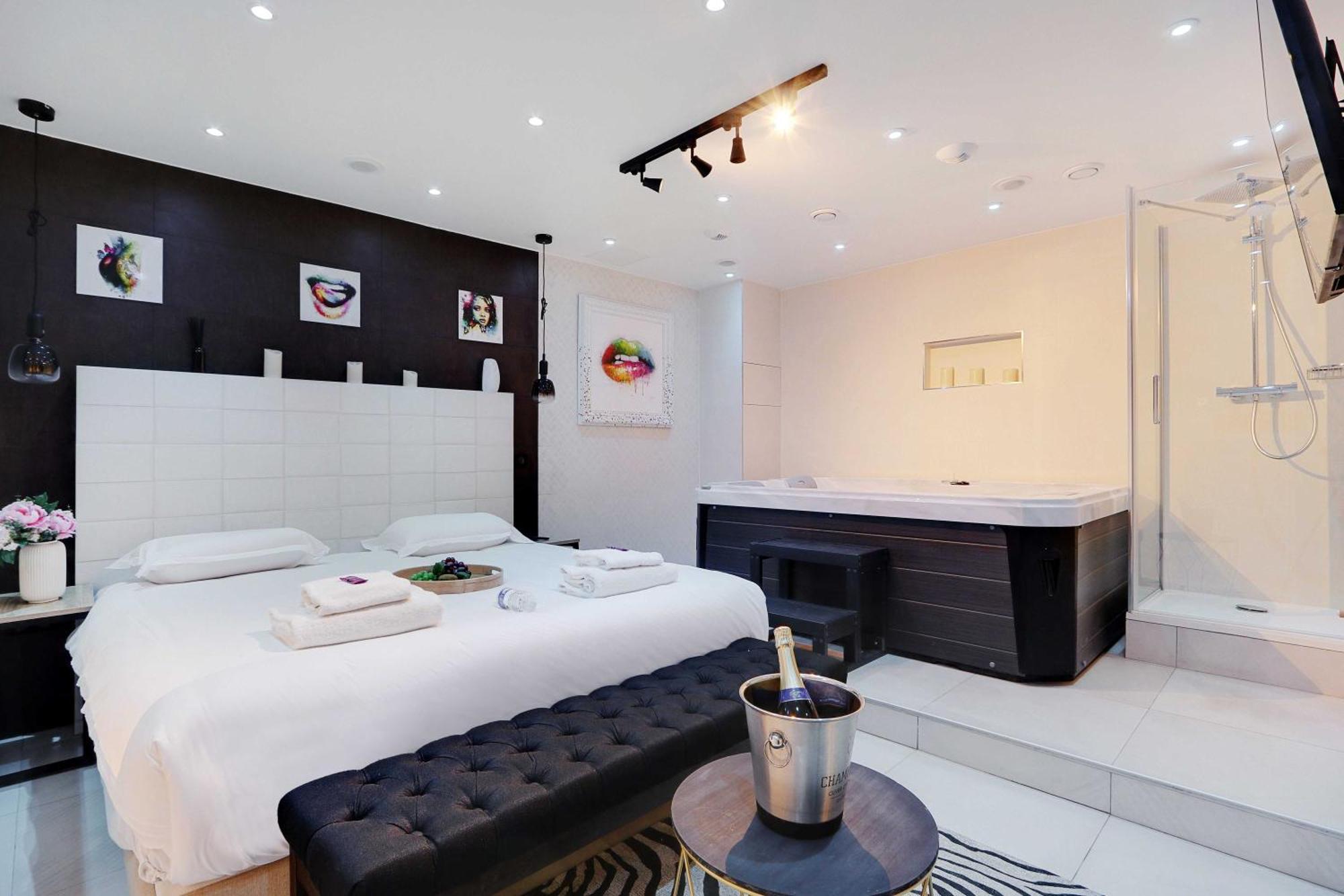 Intimate Apartment With Air Conditioner & Jacuzzi 2Br 6P Montmartre Paris Exterior photo